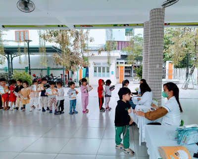 Trường mầm non Vành Khuyên tổ chức khám sức khỏe lần 2 năm học 2024-2025 cho các bé.