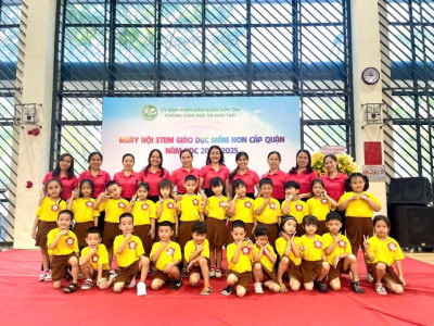 Các bạn nhỏ Trường mầm non Vành Khuyên tham gia ngày hội Stem giáo dục mầm non cấp quận năm học 2024-2025.