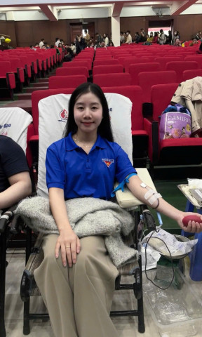 CBGVNN và đoàn viên Thanh niên Trường Mầm non Vành khuyên tham gia hiến máu tình nguyện