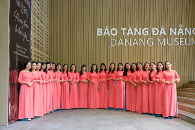 Sáng ngày 01/02/2026 chi bộ trường Mầm non Vành Khuyên đã tổ chức sinh hoạt chuyên đề tại Bảo tàng Đà Nẵng với chủ đề: “Dưới cờ Đảng quang vinh”