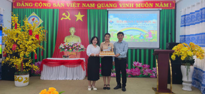 Trường mầm non Vành Khuyên tổ chức cho trẻ MG Lớn tham quan trường Tiểu học Hai Bà Trưng và trường Tiểu học Quang Trung.