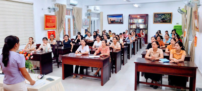 TRƯỜNG MẦM NON VÀNH KHUYÊN TỔ CHỨC TẬP HUẤN CÔNG TÁC PHÒNG, CHỐNG DỊCH BỆNH TAY CHÂN MIỆNG VÀ ĐẢM BẢO VỆ SINH AN TOÀN THỰC PHẨM