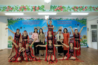 TRƯỜNG MẦM NON VÀNH KHUYÊN TỔ CHỨC NGÀY HỘI GIAO LƯU VỚI ĐƠN VỊ KẾT NGHĨA TRƯỜNG MẪU GIÁO TRÀ LENG 1