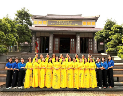 THÁNG 5-CHI BỘ TRƯỜNG MẦM NON VÀNH KHUYÊN VỀ BÊN BÁC