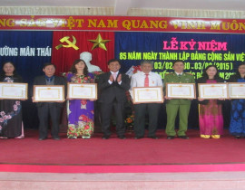 CHI-BO-NHAN-GIAY-KHEN-DAT-CHI-BO-TRONG-SACH-VUNG-MANH-TIEU-BIEU.jpg